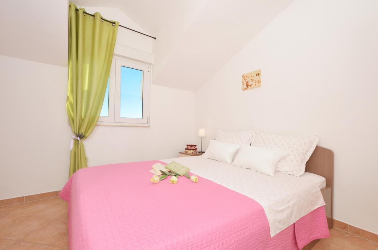 Basic Rogoznica Apartment