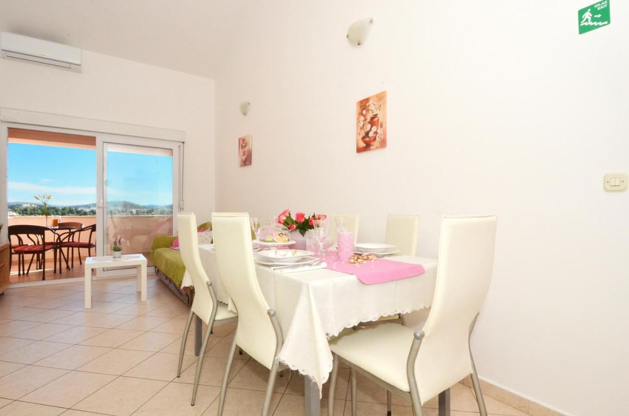 Basic Rogoznica Apartment *