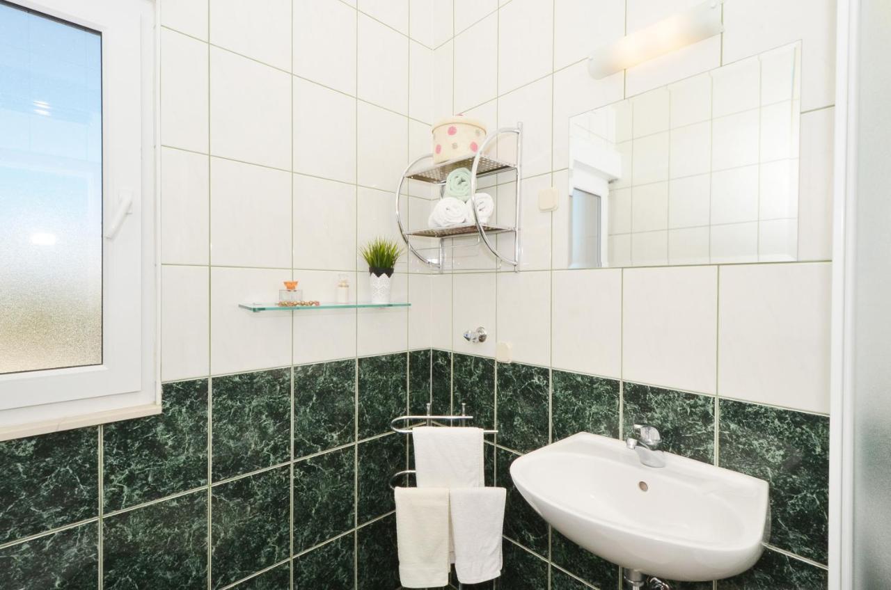 Basic Rogoznica Apartment *